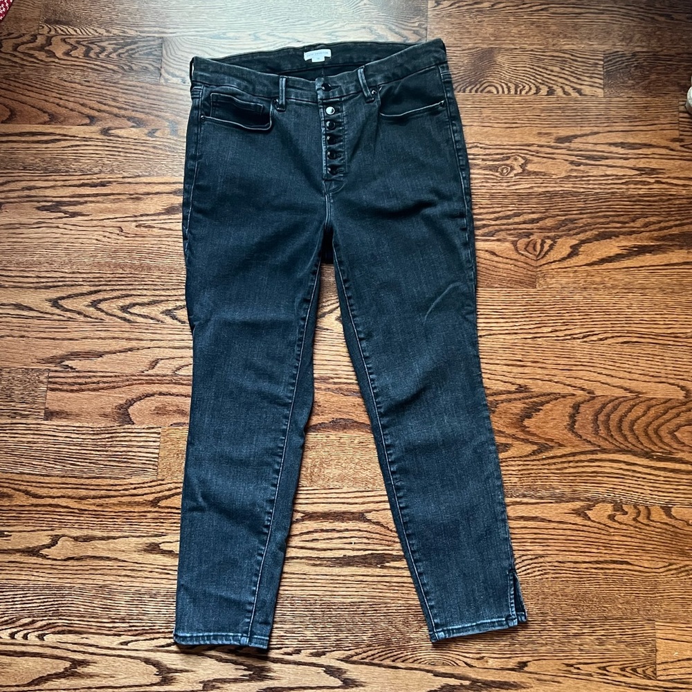 Good American Full Button Fly Good Legs Crop Jean With Mini Slit in Black